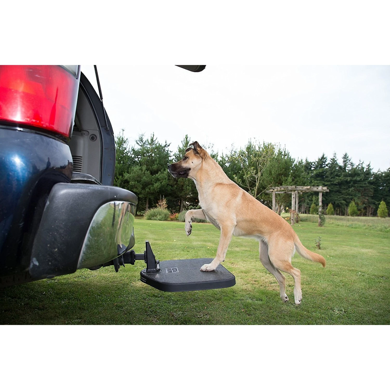 Heininger PortablePET SUV Twistep Dog Hitch Step 1 Heininger PortablePET SUV Twistep Dog Hitch Step