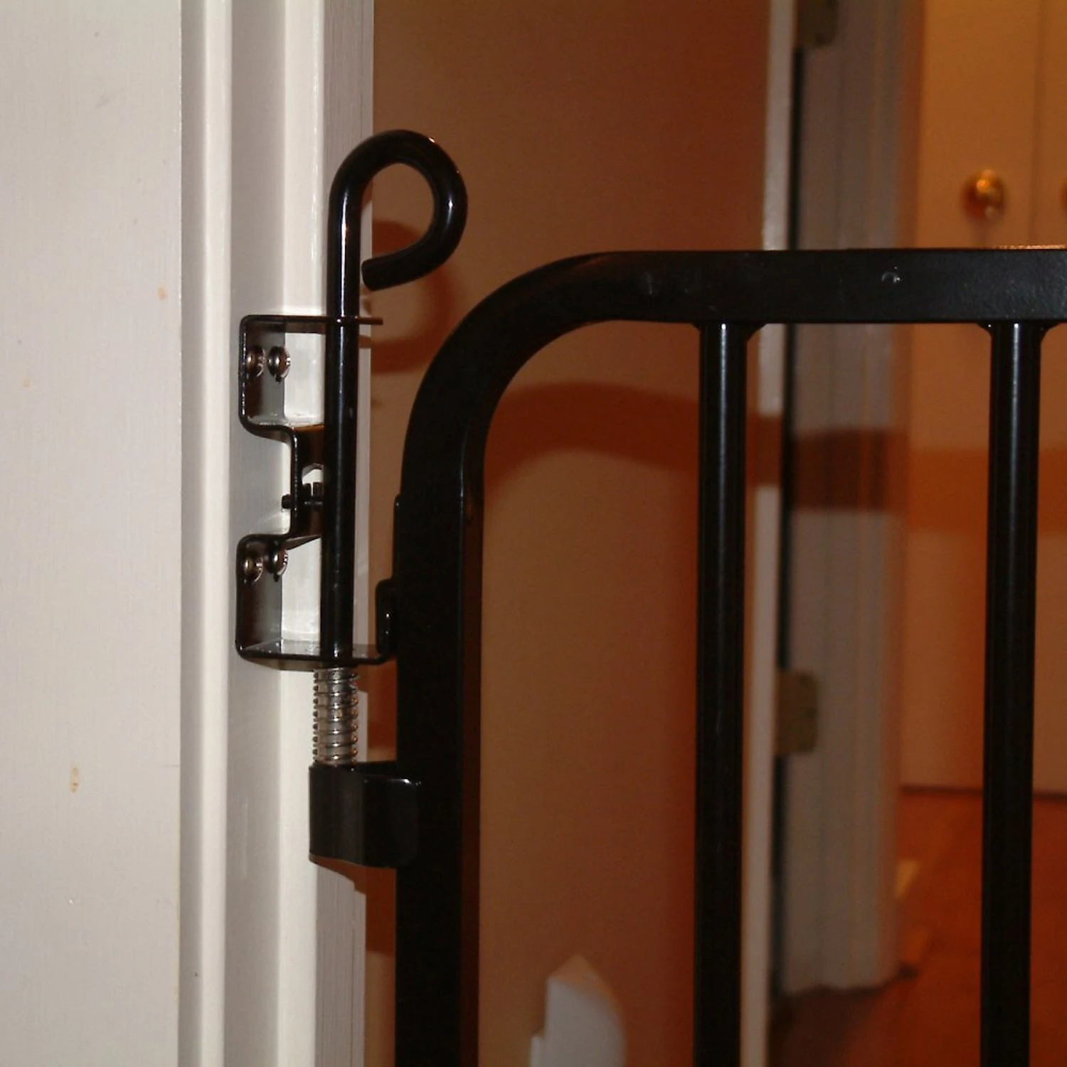 Cardinal Gates Auto-Lock Pet Gate 4 Cardinal Gates Auto-Lock Pet Gate - Image 4