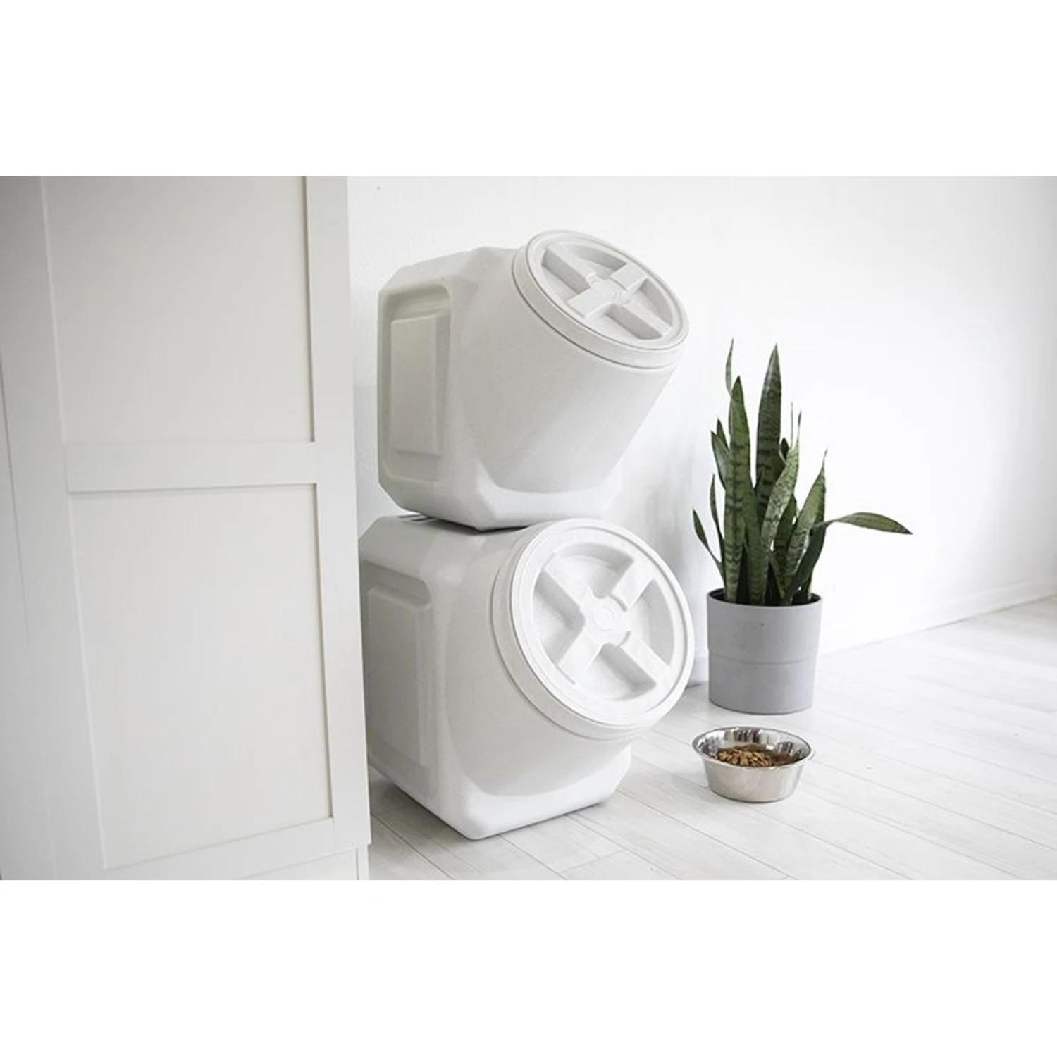 Gamma2 Vittles Vault Stackable Pet Food Storage 4 Gamma2 Vittles Vault Stackable Pet Food Storage - Image 4